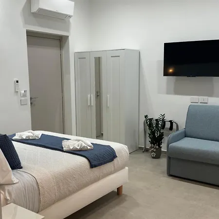 ゲストハウス Lina & 4*