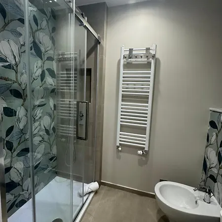 ゲストハウス Lina & 4*