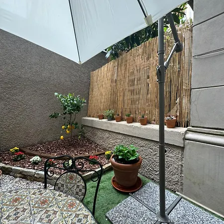 Lina & ゲストハウス ラ・スペツィア