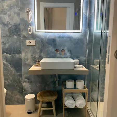 Lina & 4* ラ・スペツィア