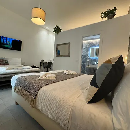 Lina & 4* لا سبيتسْيا